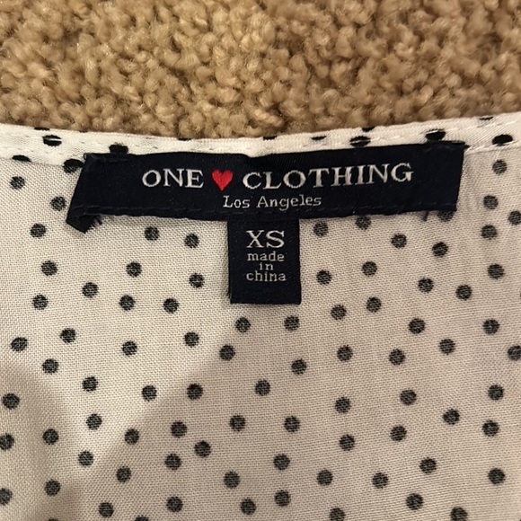 one clothing Tops One Clothing Los Angeles Juniors Top Size Xs